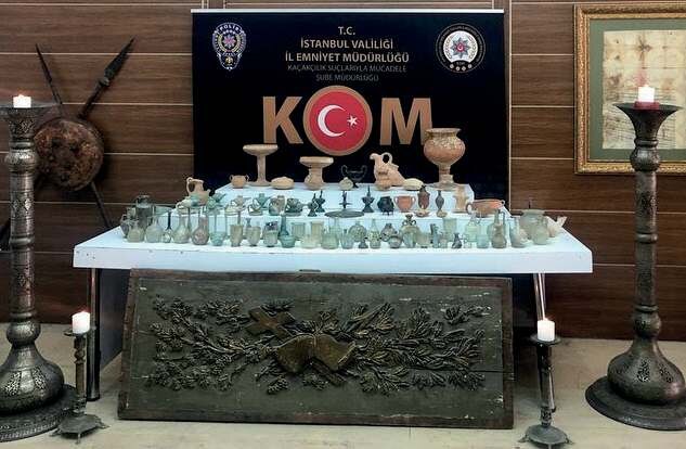 toplam 3.718 tarihi eser olabileceği değerlendirilen obje ele geçirilmiştir (Fotoğraf: EGM, t.y.).