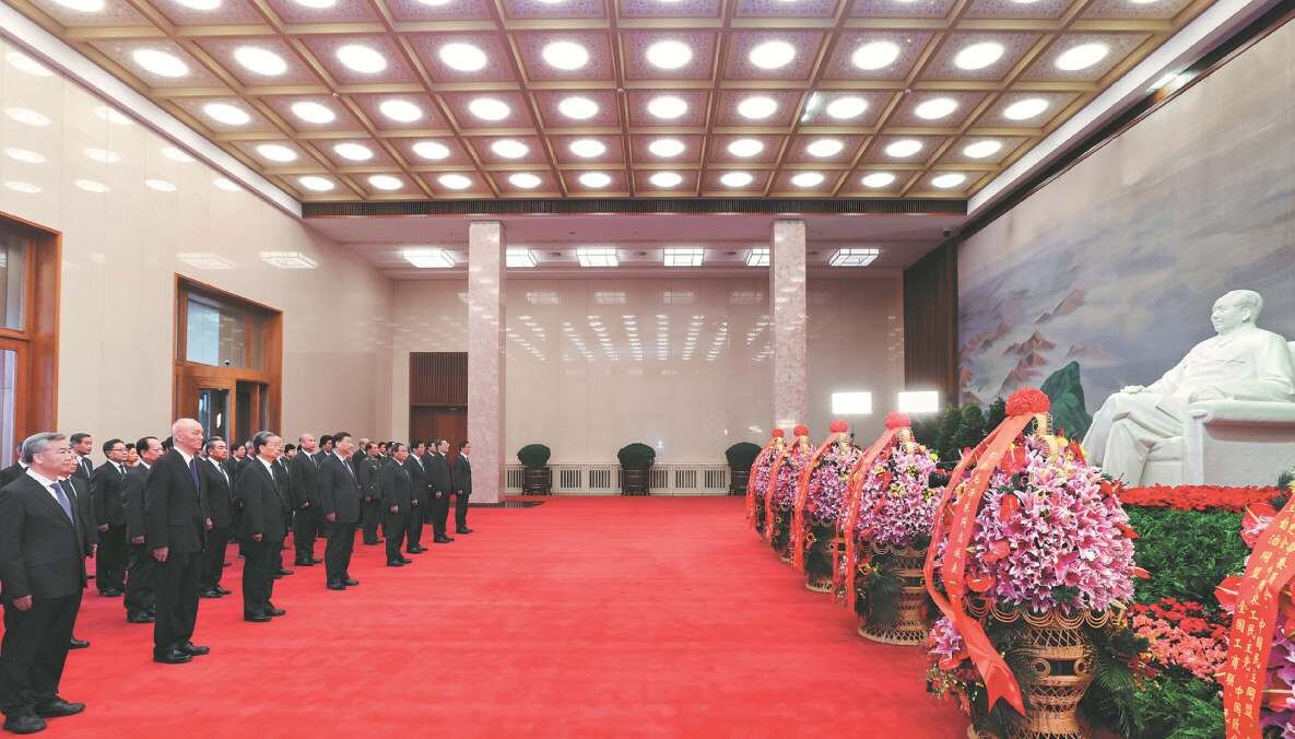 Çin’in Parti ve Devlet liderleri Mao Zedung Anıt Salonu’nda, Pekin (Fotoğraf: Ju Peng/China Daily, 2023).